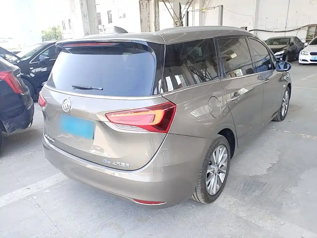 Photo 7 - Buick GL6