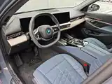 Photo 7 - BMW i5