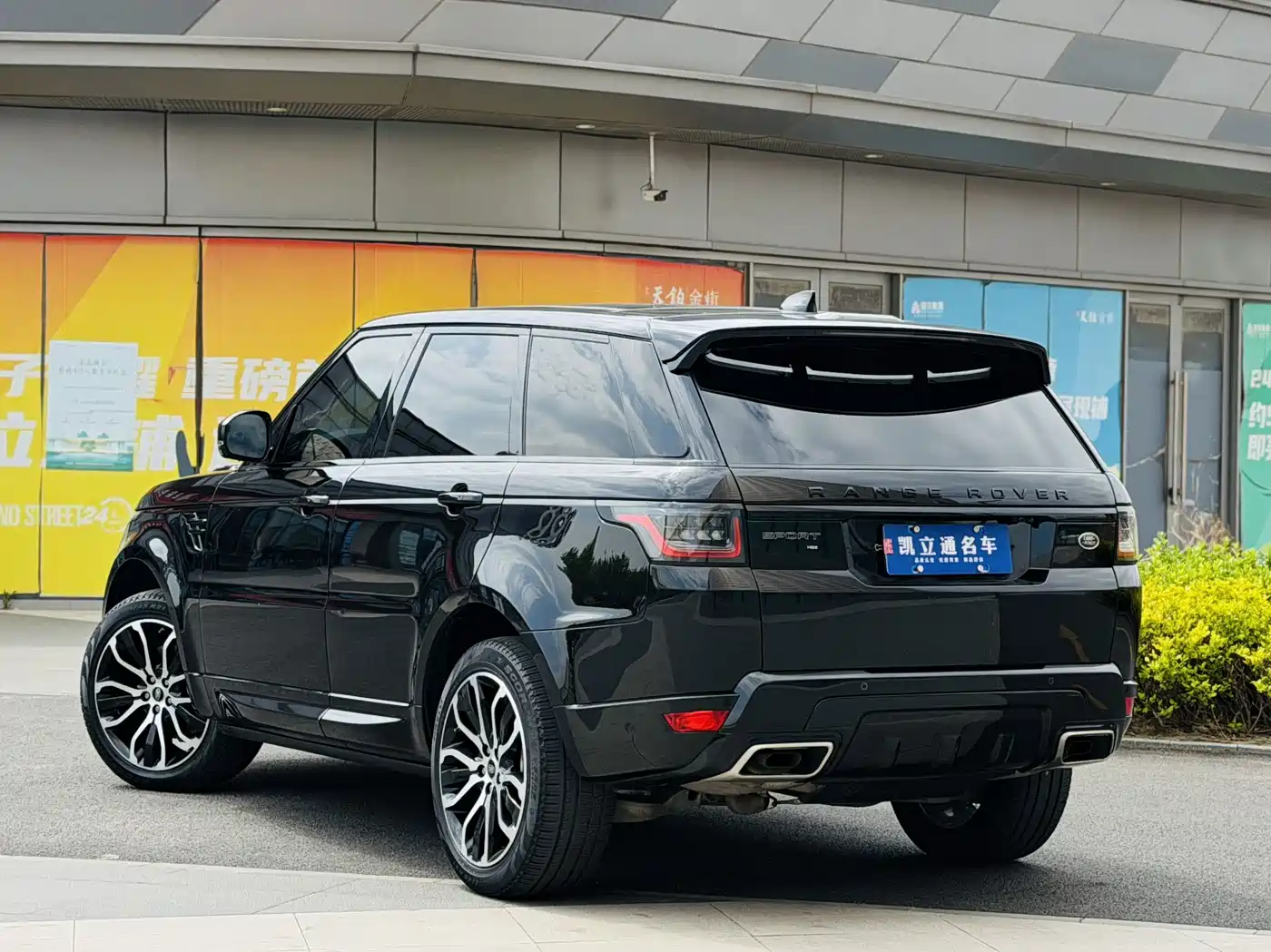 Land Rover Range Rover Sport 2021 3.0 L6 Gloss Black Edition фото 5