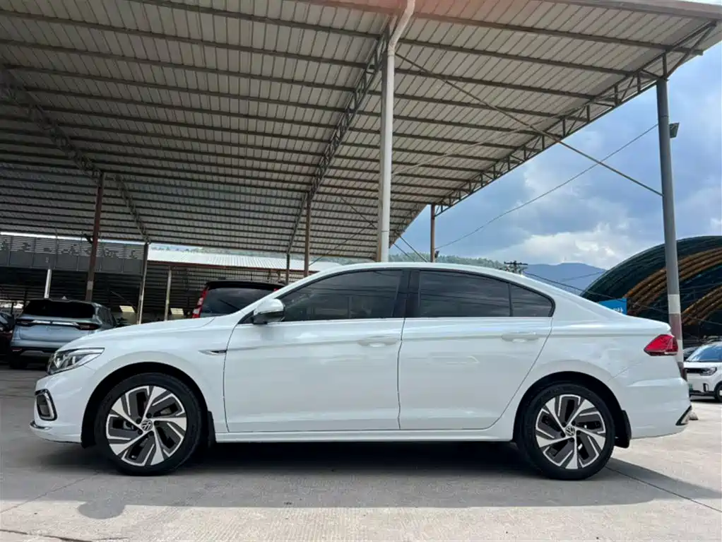 Volkswagen Bora 2023 300TSI DSG Premium Edition фото 4