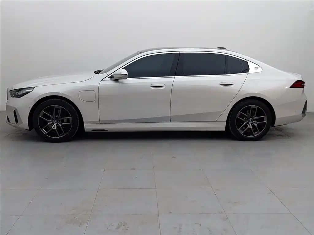 BMW i5 2025 2024 eDrive 35L Luxury Package
