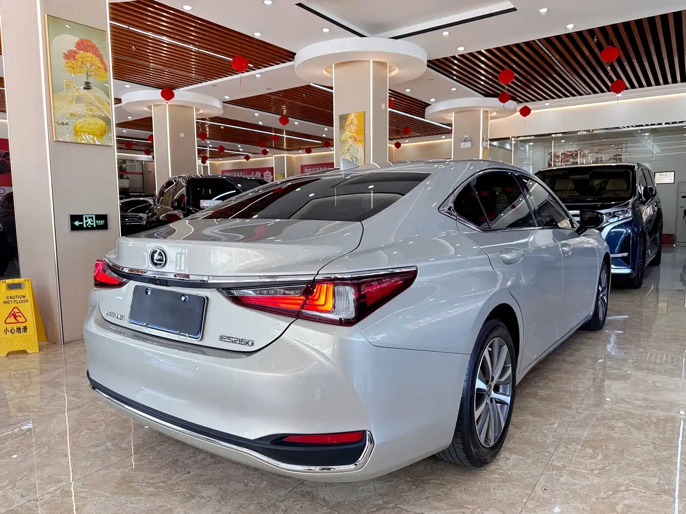 Фото 4 - Lexus ES
