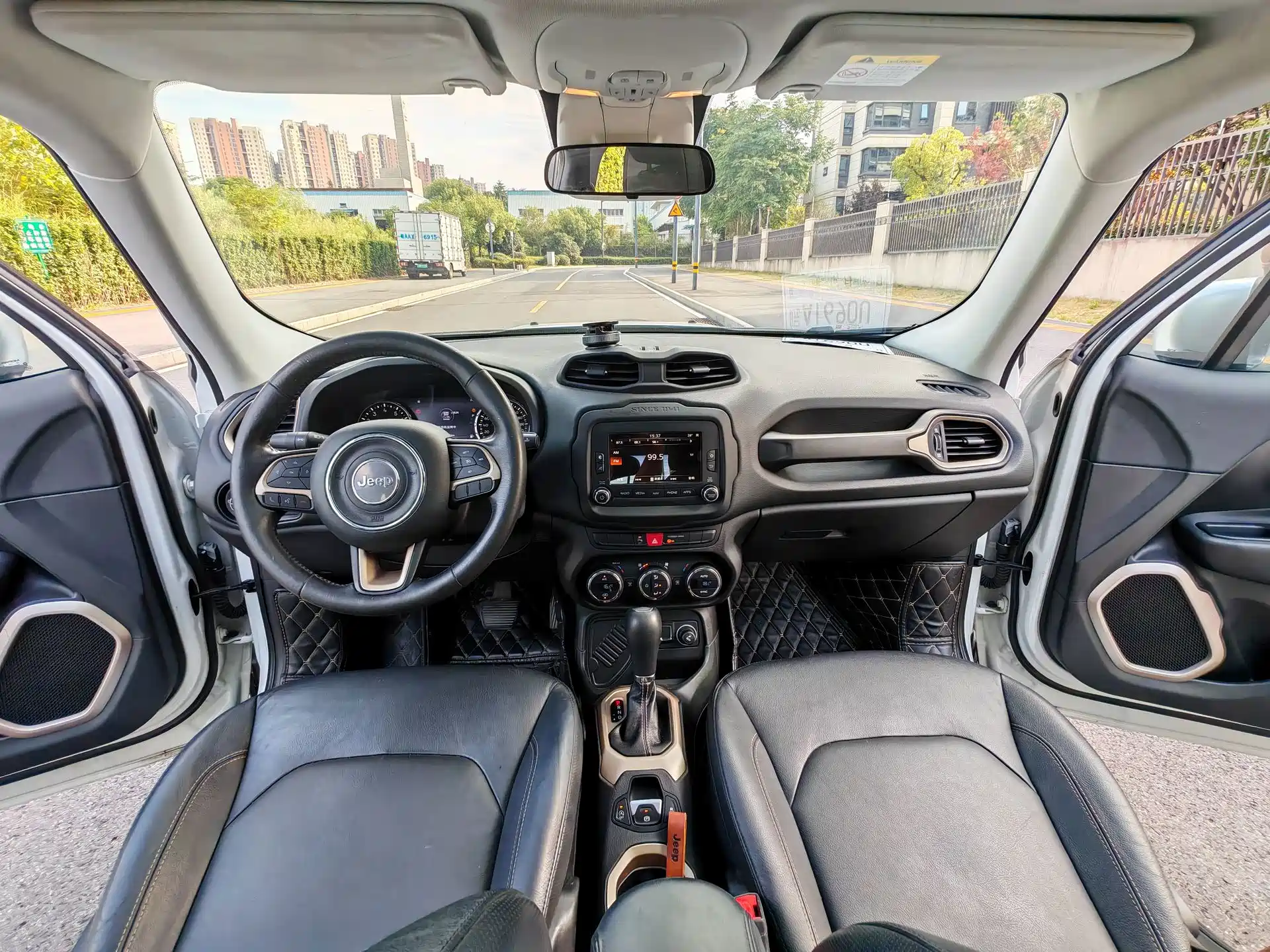 صورة 10 - Jeep Renegade