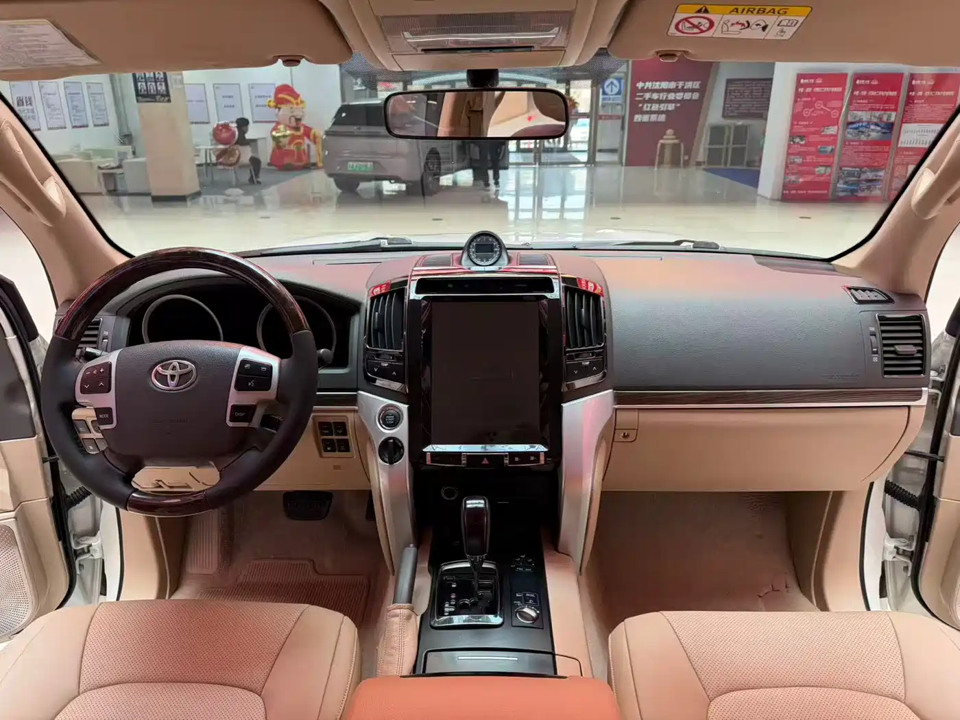 Toyota Land Cruiser (Import) 2015 4.0L V6 Middle East Low Configuration Edition фото 14