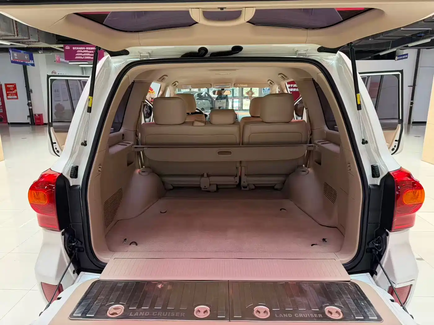 Toyota Land Cruiser (Import) 2015 4.0L V6 Middle East Low Configuration Edition фото 15