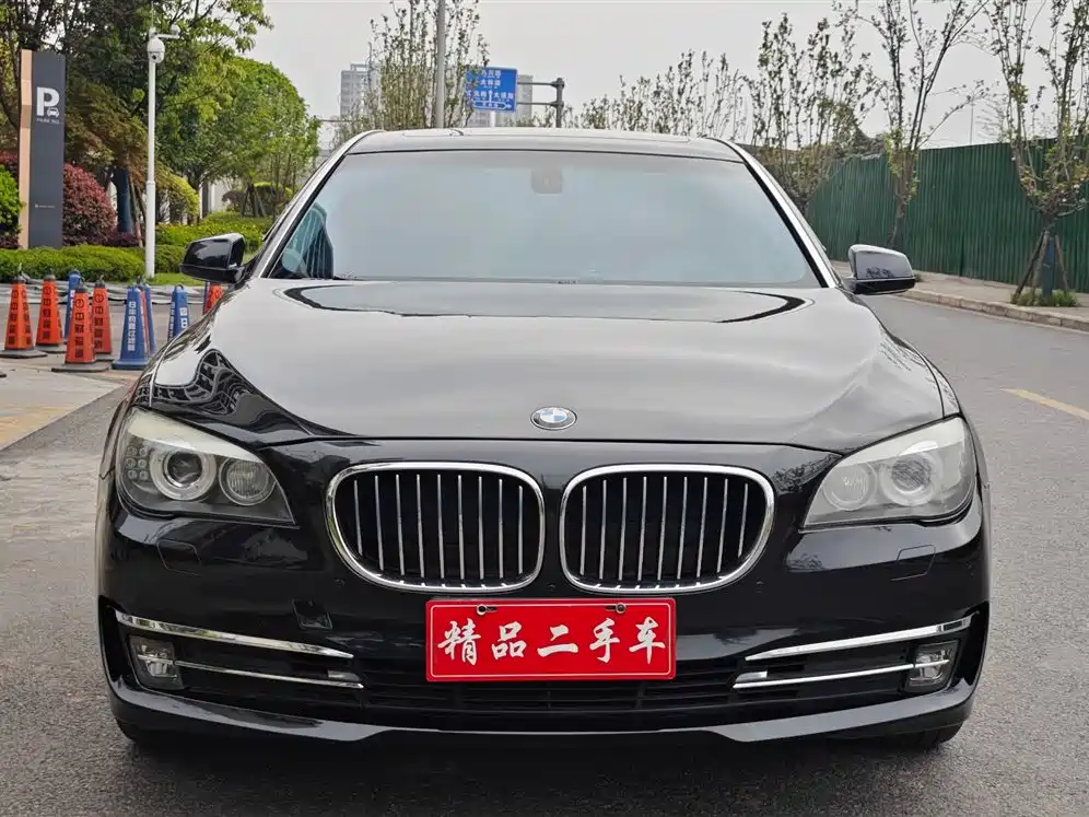 BMW 7 Series 2009 Model 740Li Leading Edition фото 3