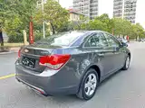 Photo 4 - Chevrolet Cruze