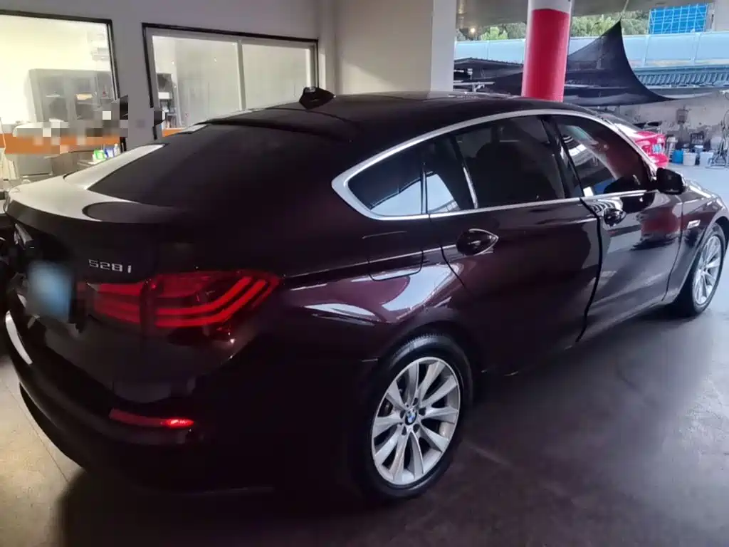 BMW 5 Series GT 2016 2015 528i Leading