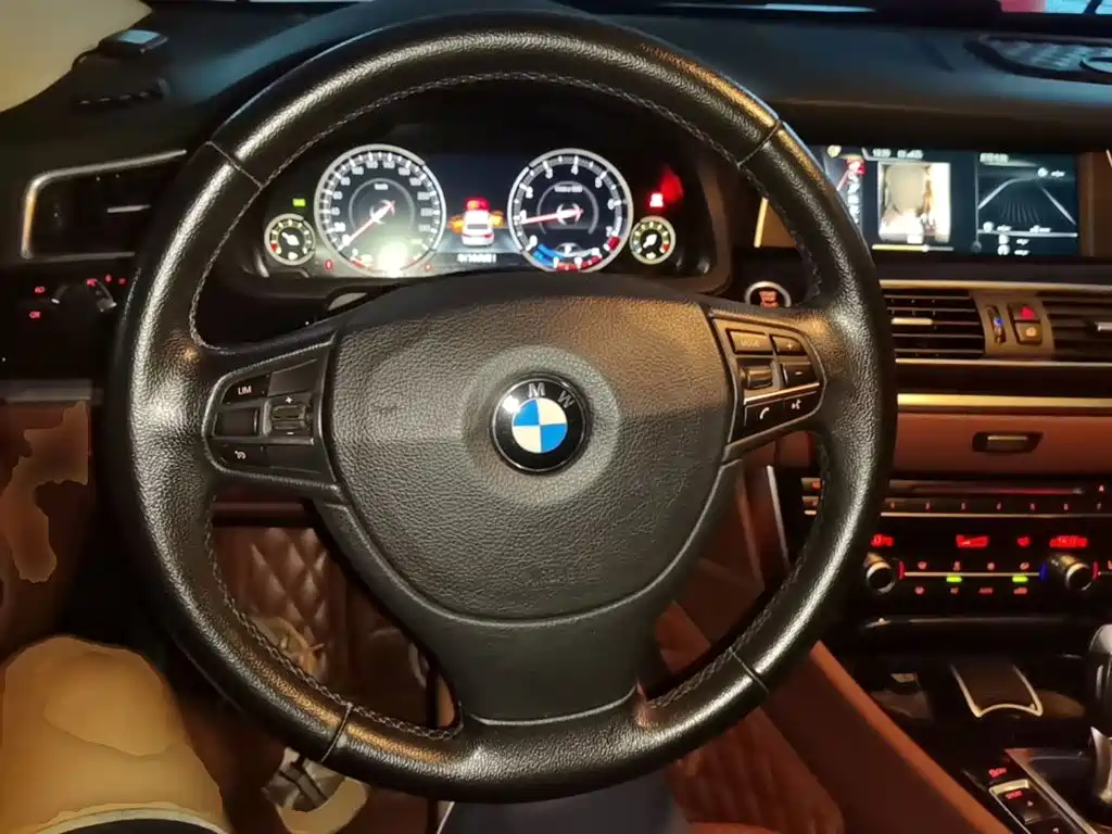 BMW 5 Series GT 2016 2015 528i Leading