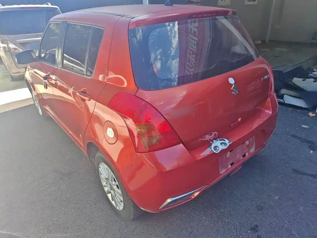 Фото 5 - Suzuki Swift
