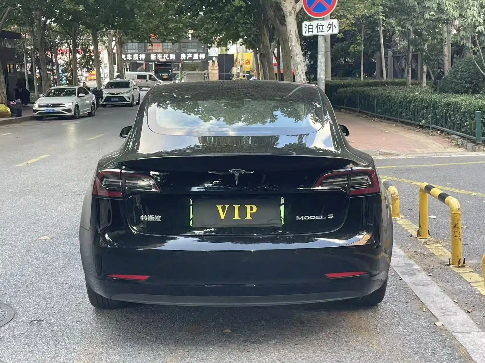 Фото 8 - Tesla Model 3