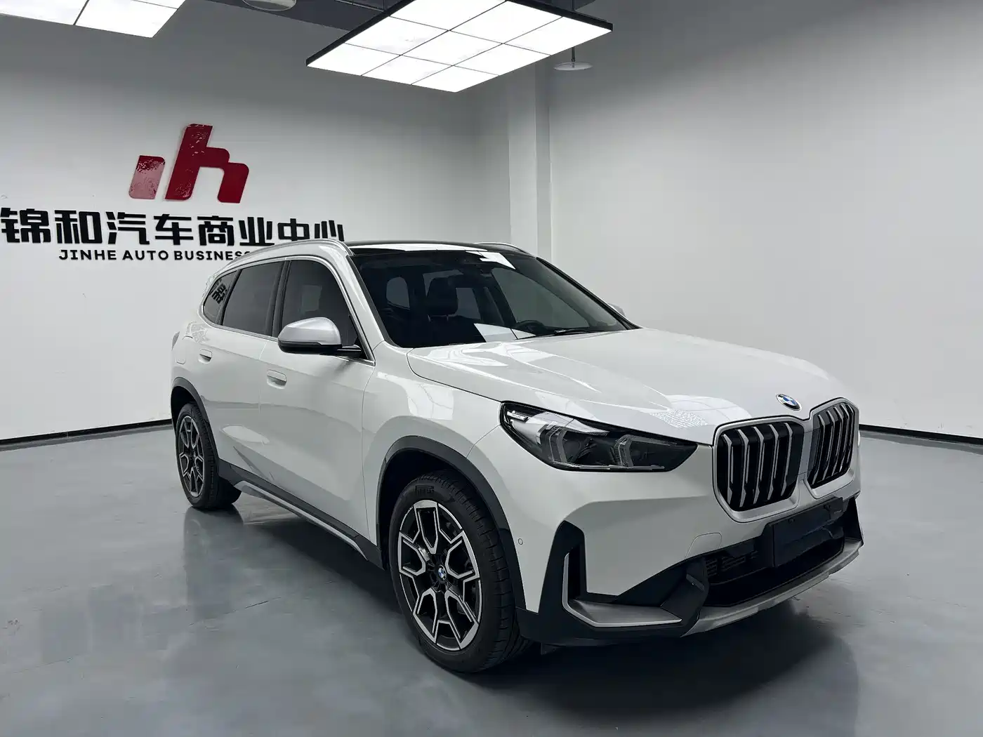 صورة 3 - BMW X1