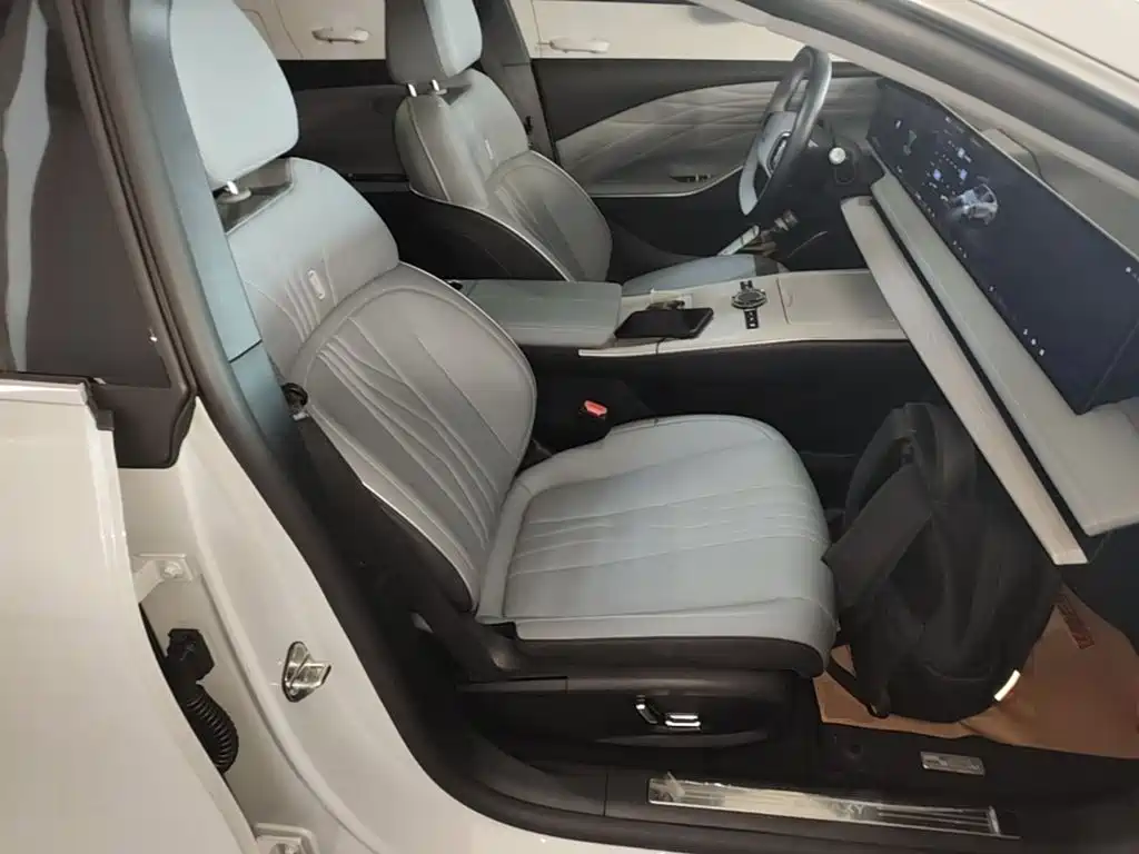 Geely Galaxy Galaxy E8 2024 2024 Model 550km RWD Soaring Dragon Edition