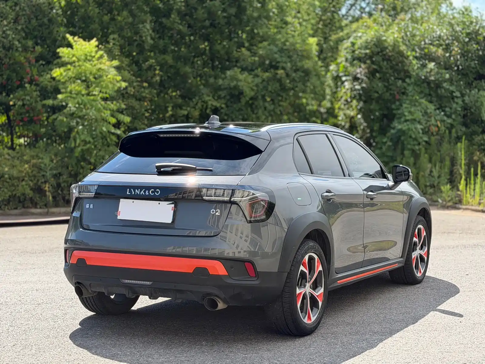 Photo 4 - Lynk & Co 02