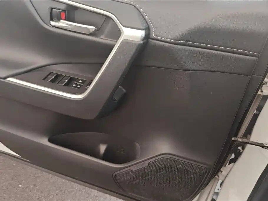 Toyota RAV4 Rongfang 2020 2.0L CVT 4WD Premium Edition фото 7