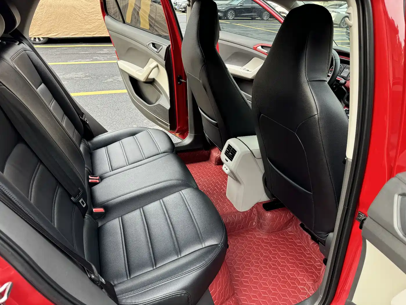 Photo 13 - Volkswagen T-Cross