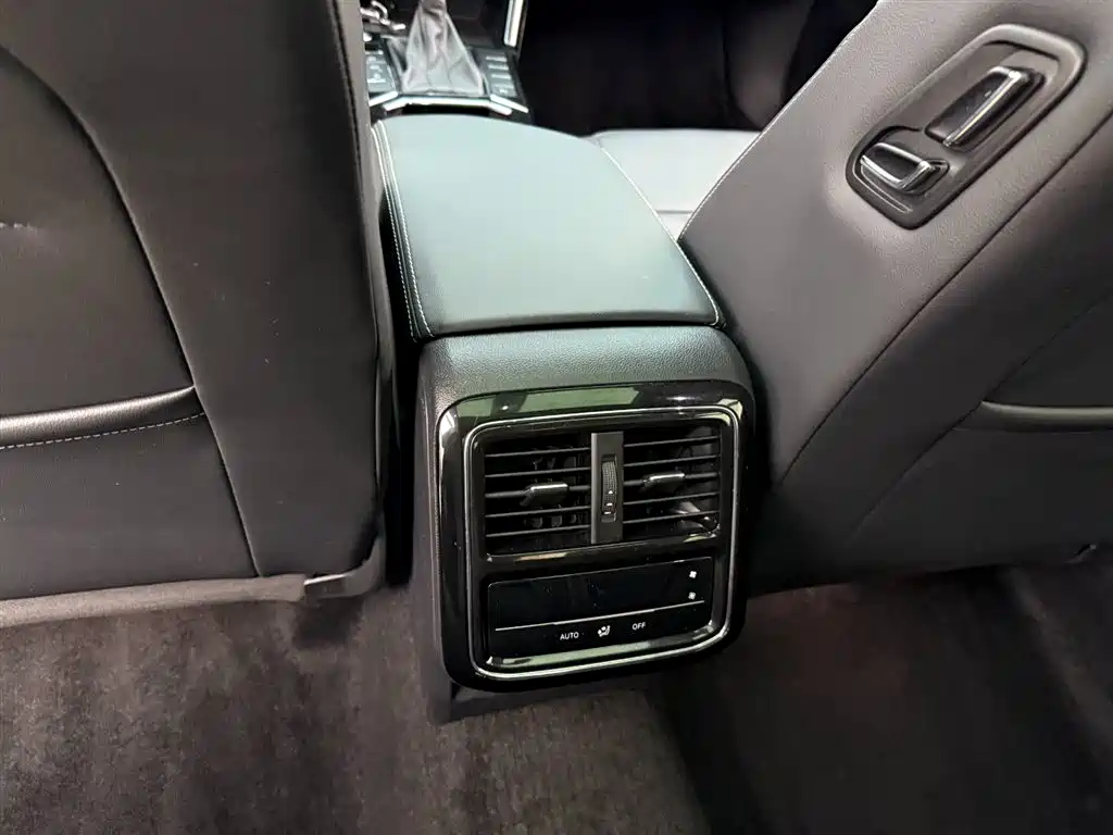 Volkswagen Passat 2024 330TSI Elite Edition фото 12