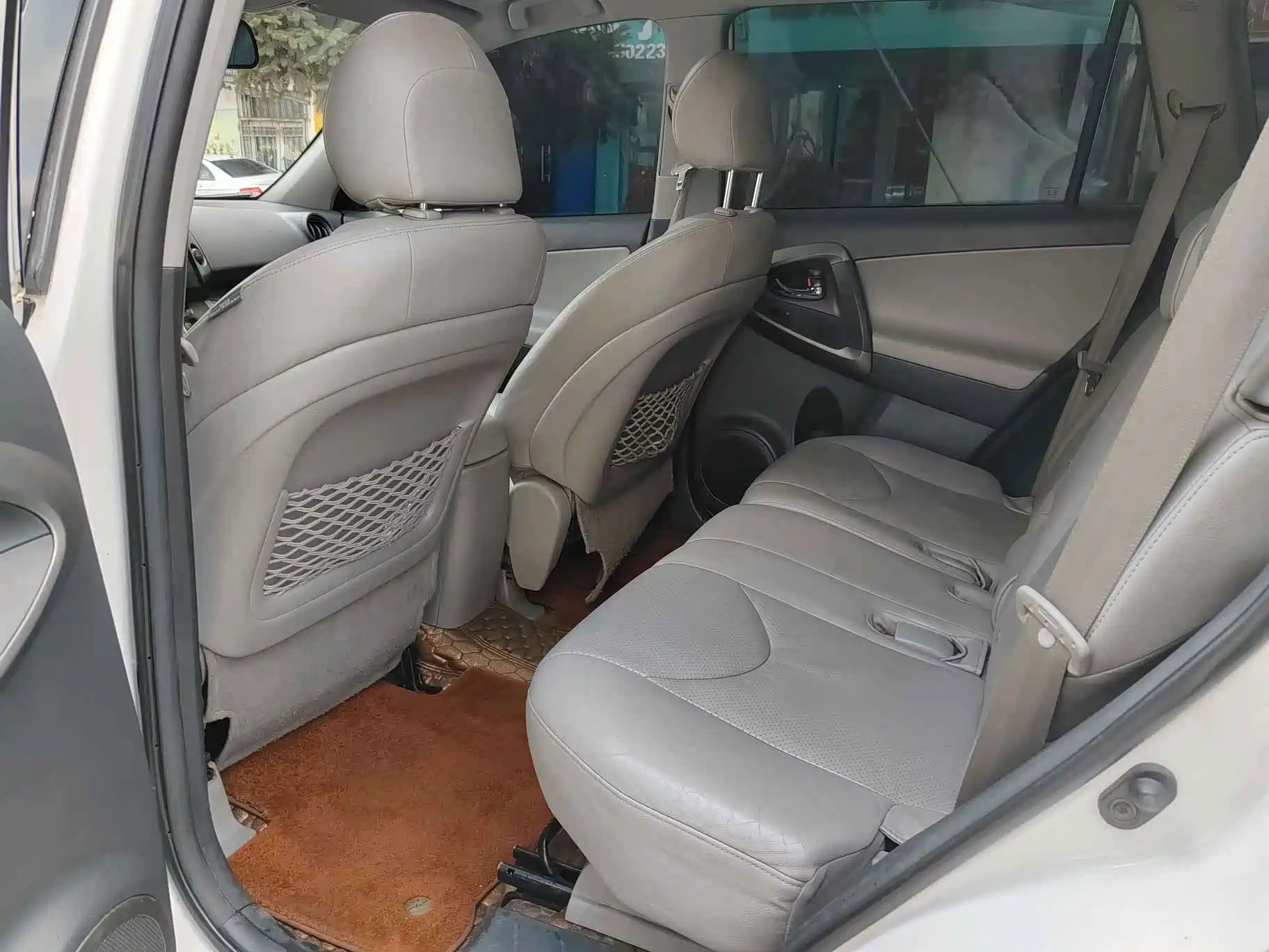 Photo 7 - Toyota RAV4