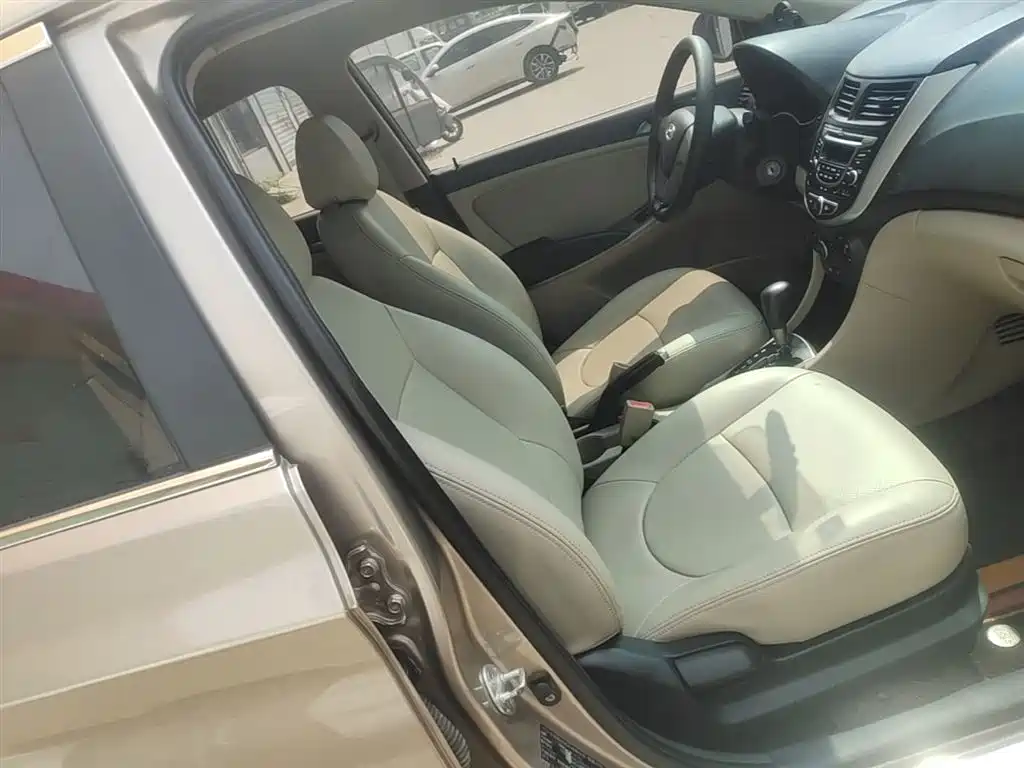 Hyundai Verna 2016 1.4L Automatic Smart GLS фото 25