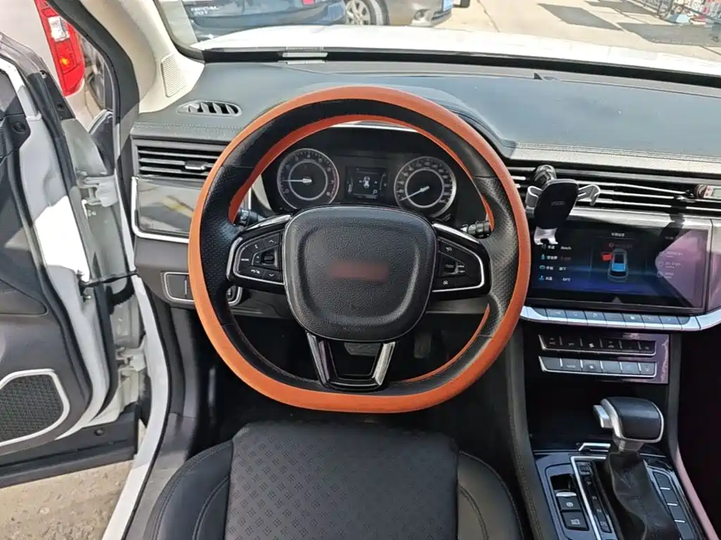 Sinotruk VGV VGV U70 2021 2020 1.5T Auto Smart Luxury 5-seater