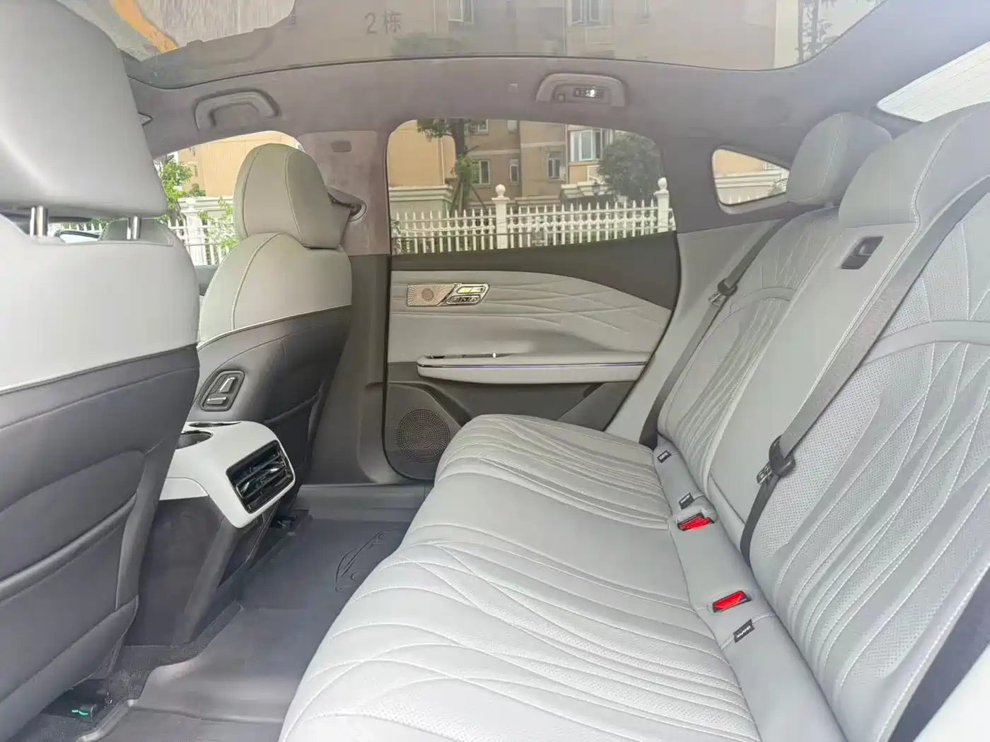 Geely Galaxy Galaxy E8 2025 700km Long Voyage Smart Drive Edition фото 4