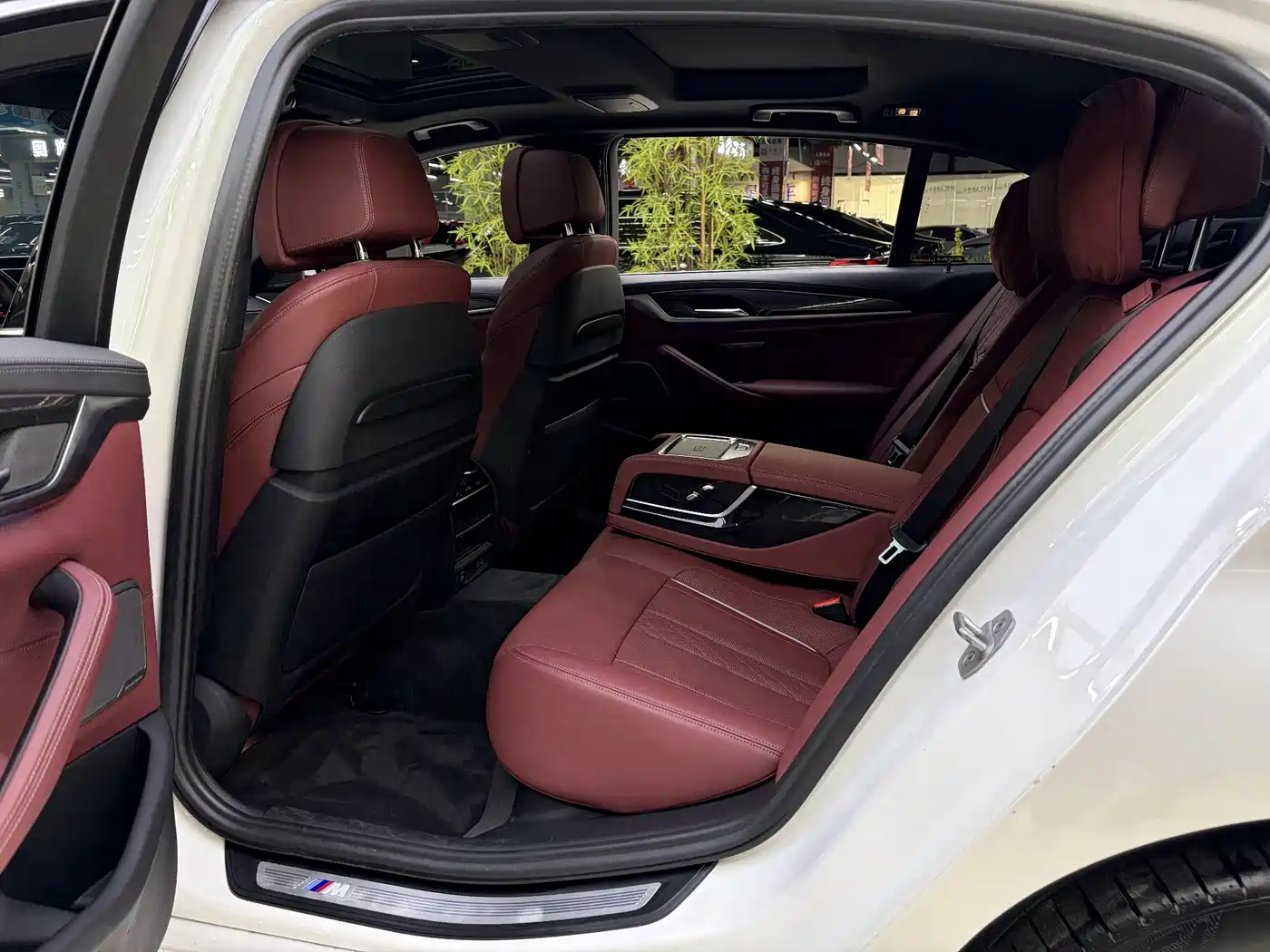 BMW 5 Series New Energy 2022 Facelift II 535Le Pioneer Edition M Sport Package фото 17