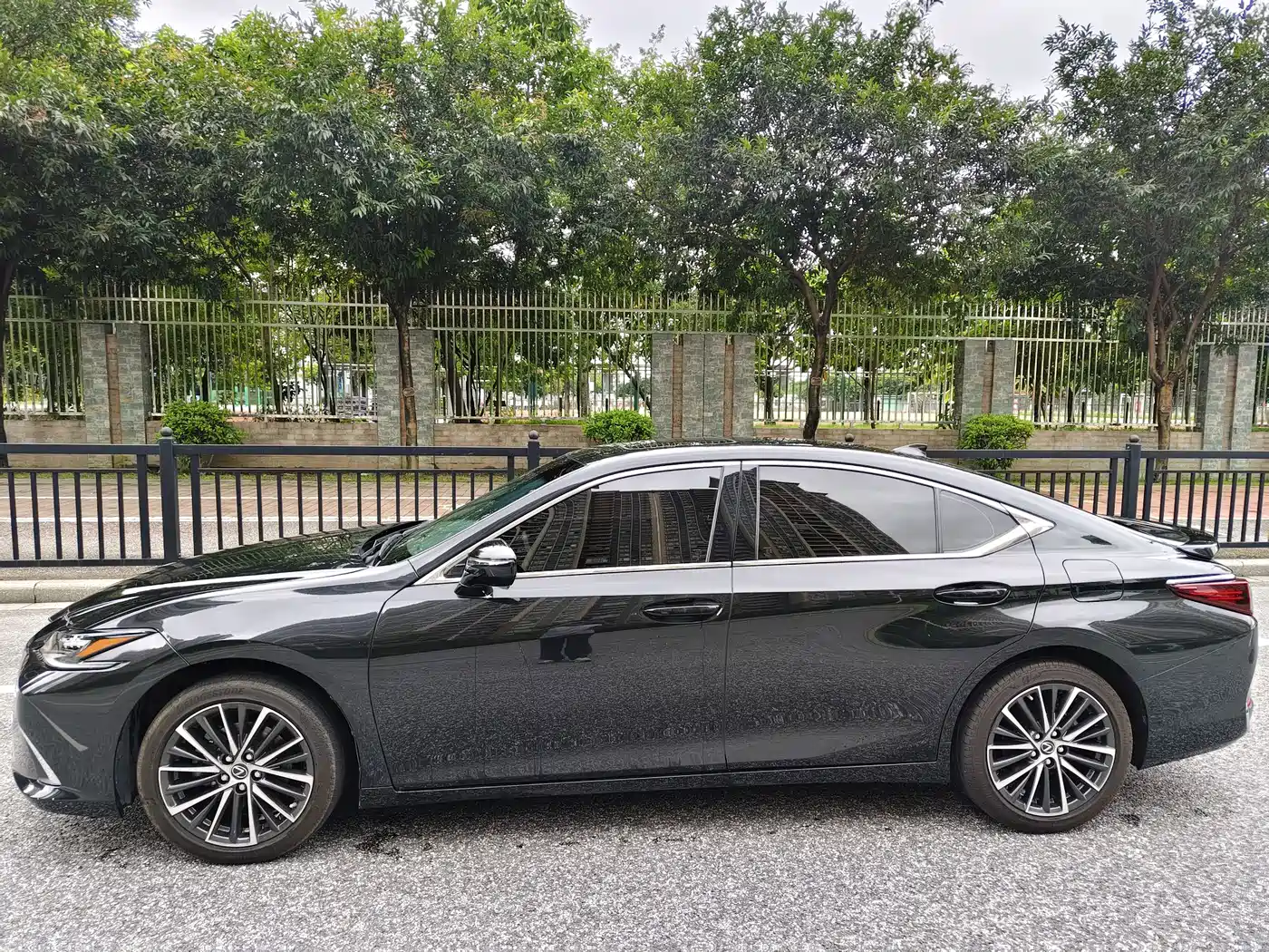 Фото 7 - Lexus ES