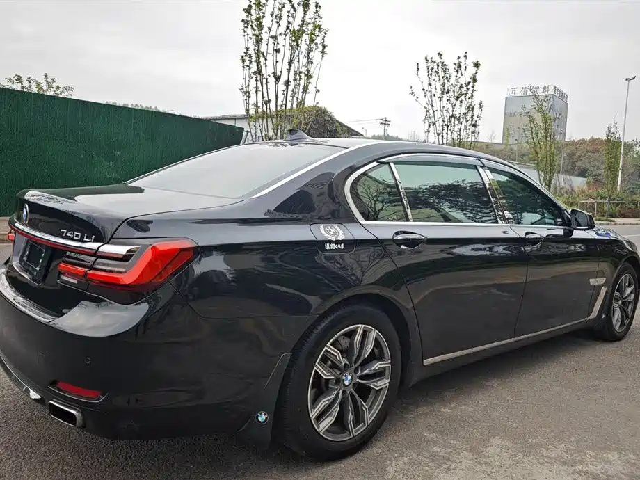 BMW 7 Series 2009 Model 740Li Leading Edition фото 5