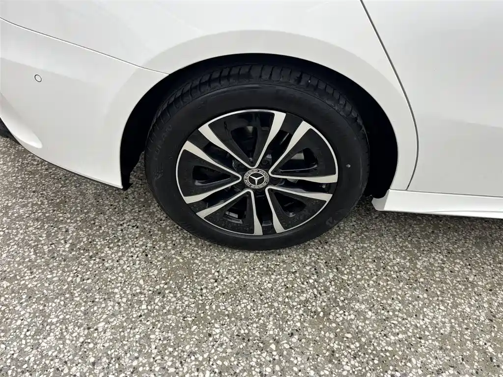 Mercedes-Benz A-Class 2023 A 200 L Dynamic фото 13