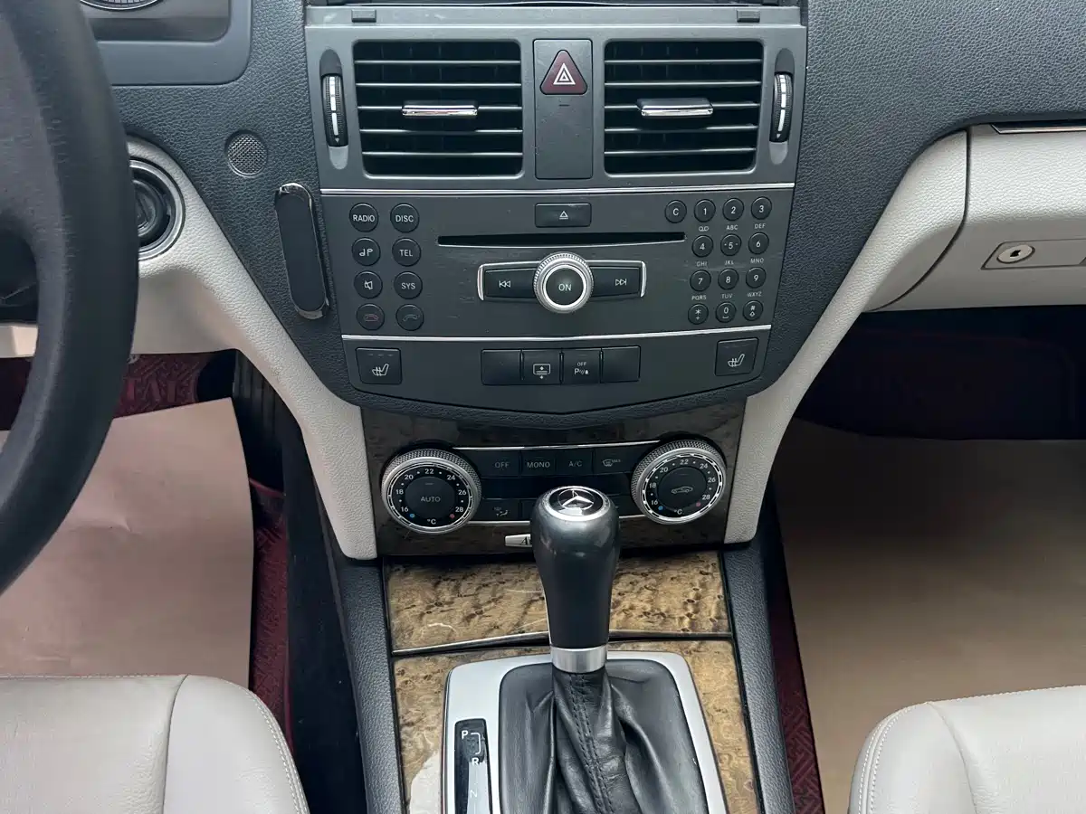 Фото 10 - Mercedes-Benz C-Class