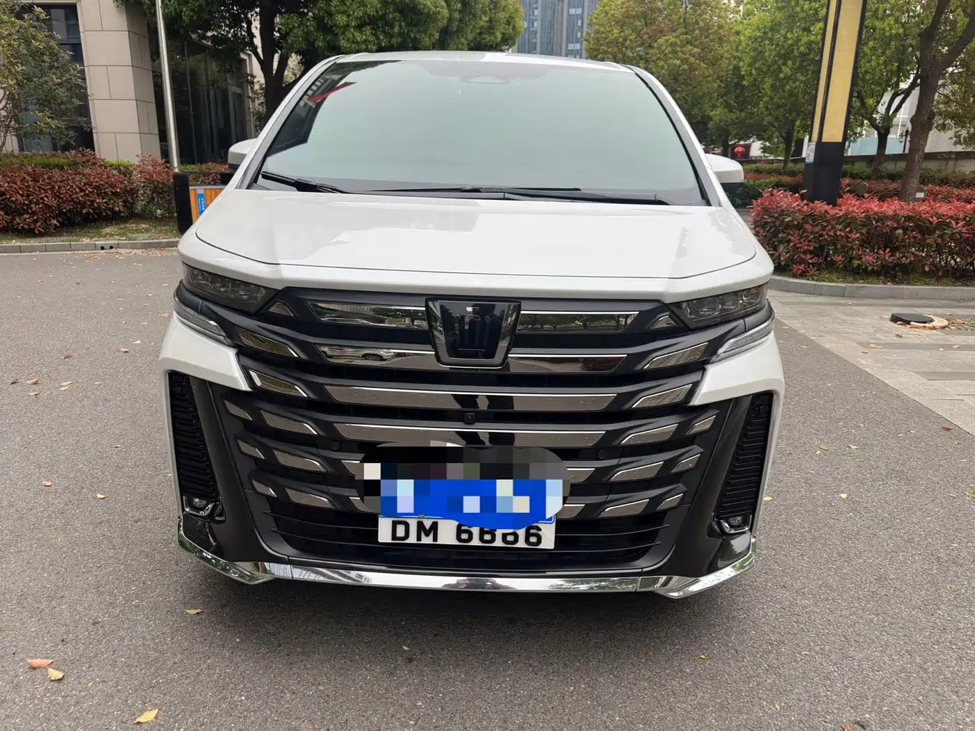 Toyota Vellfire 2024 Crown Hybrid 2.5L Executive Premium Edition фото 2