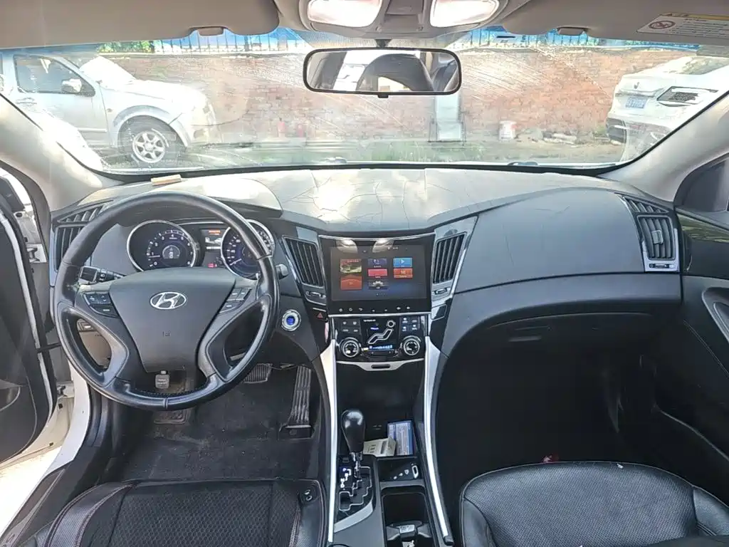 Фото 10 - Hyundai Sonata