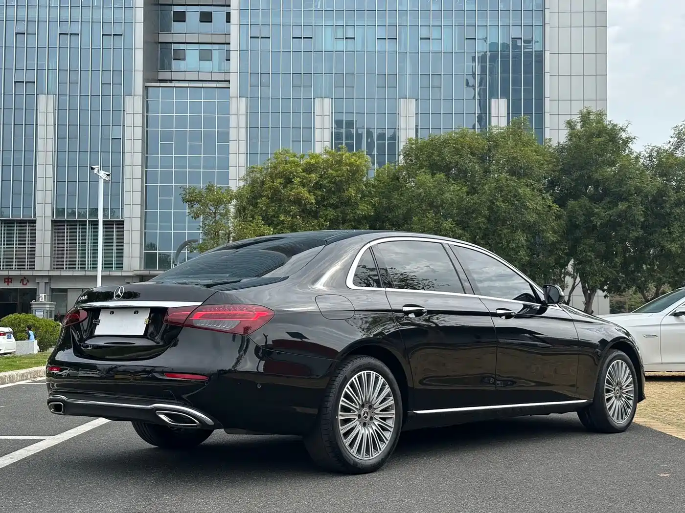 Mercedes-Benz E-Class 2023 E 300 L Fashion фото 13