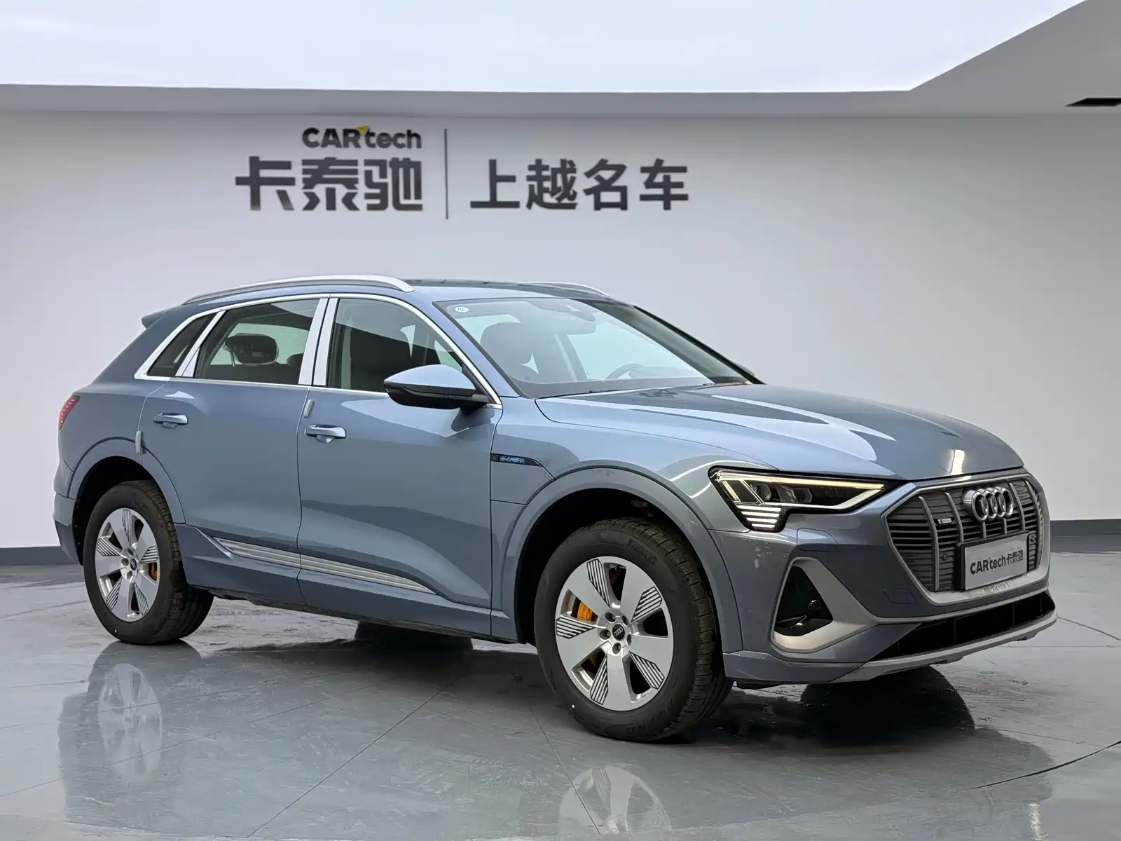 Фото 3 - Audi e-tron