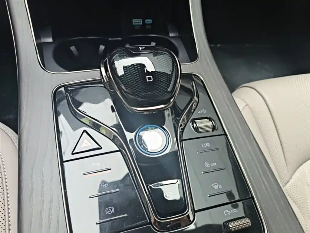 BYD Han 2025 DM-i Smart Driving Edition 125KM Comfort фото 14