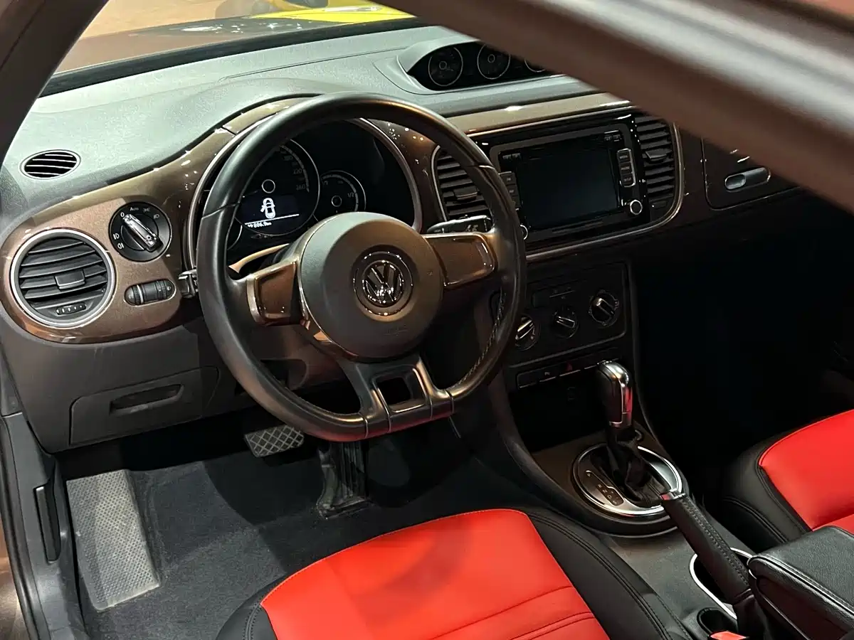 Volkswagen Beetle 2013 1.4TSI Fashion Edition фото 8