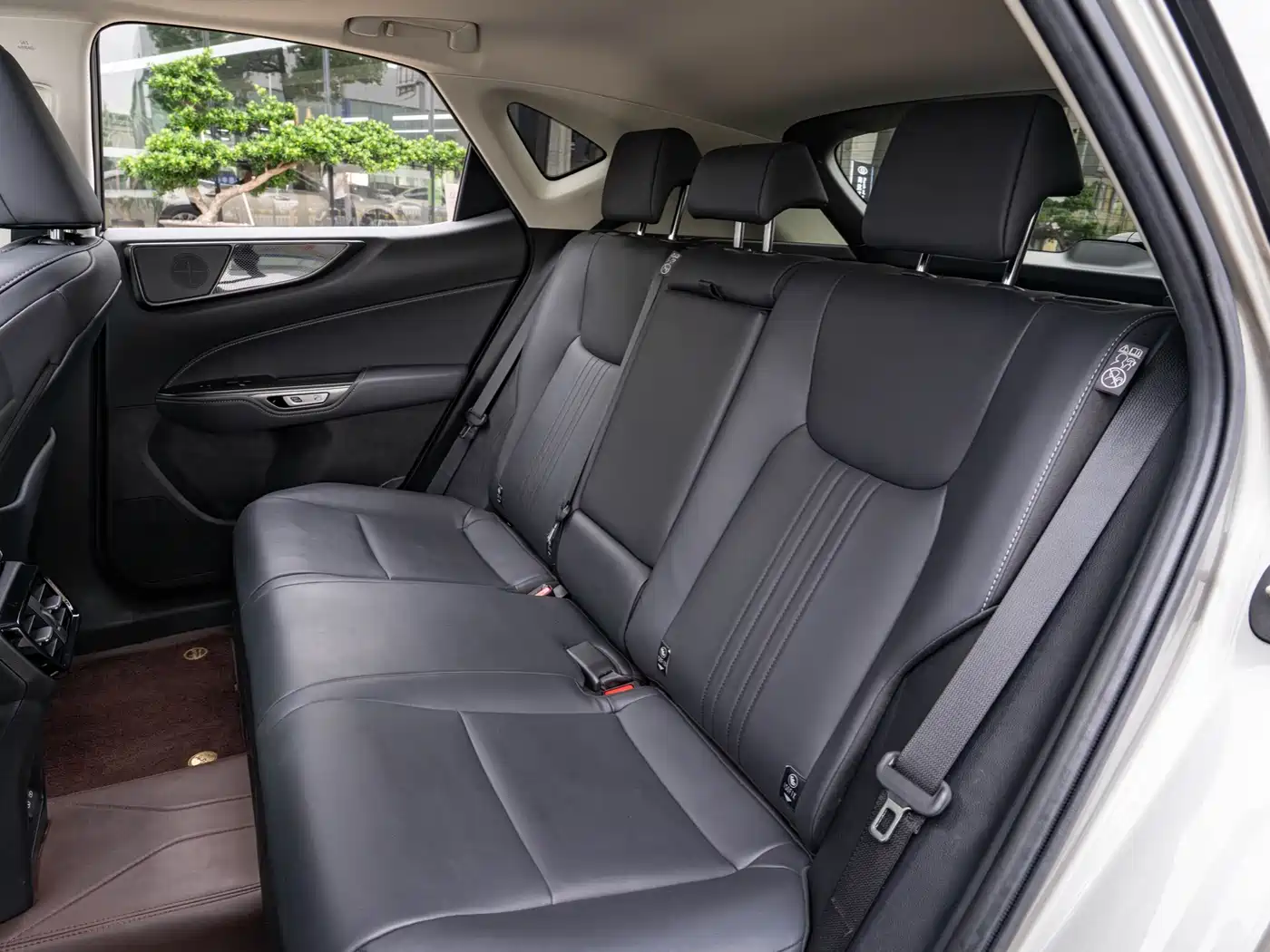 Фото 12 - Lexus NX
