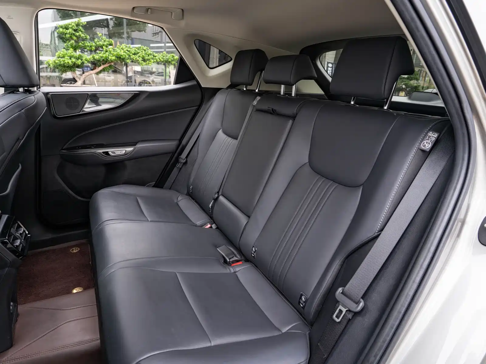 Фото 12 - Lexus NX