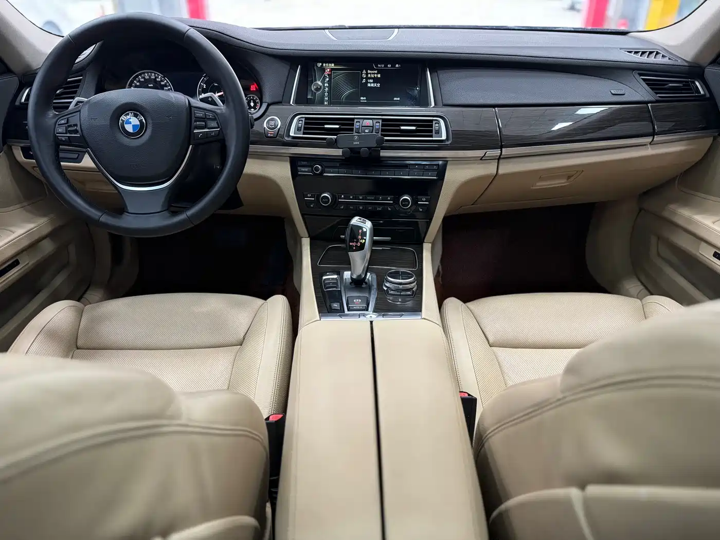 BMW 7 Series 2013 Model 740Li Luxury фото 7