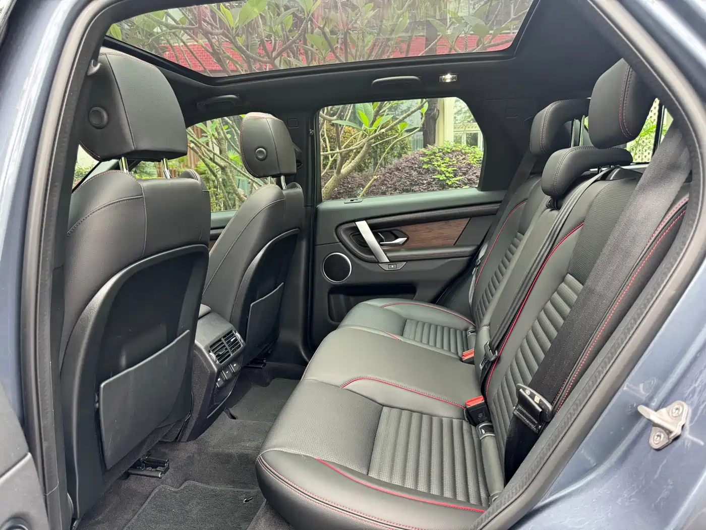 Land Rover Discovery Sport 2023 249PS R-Dynamic S Performance Version фото 13
