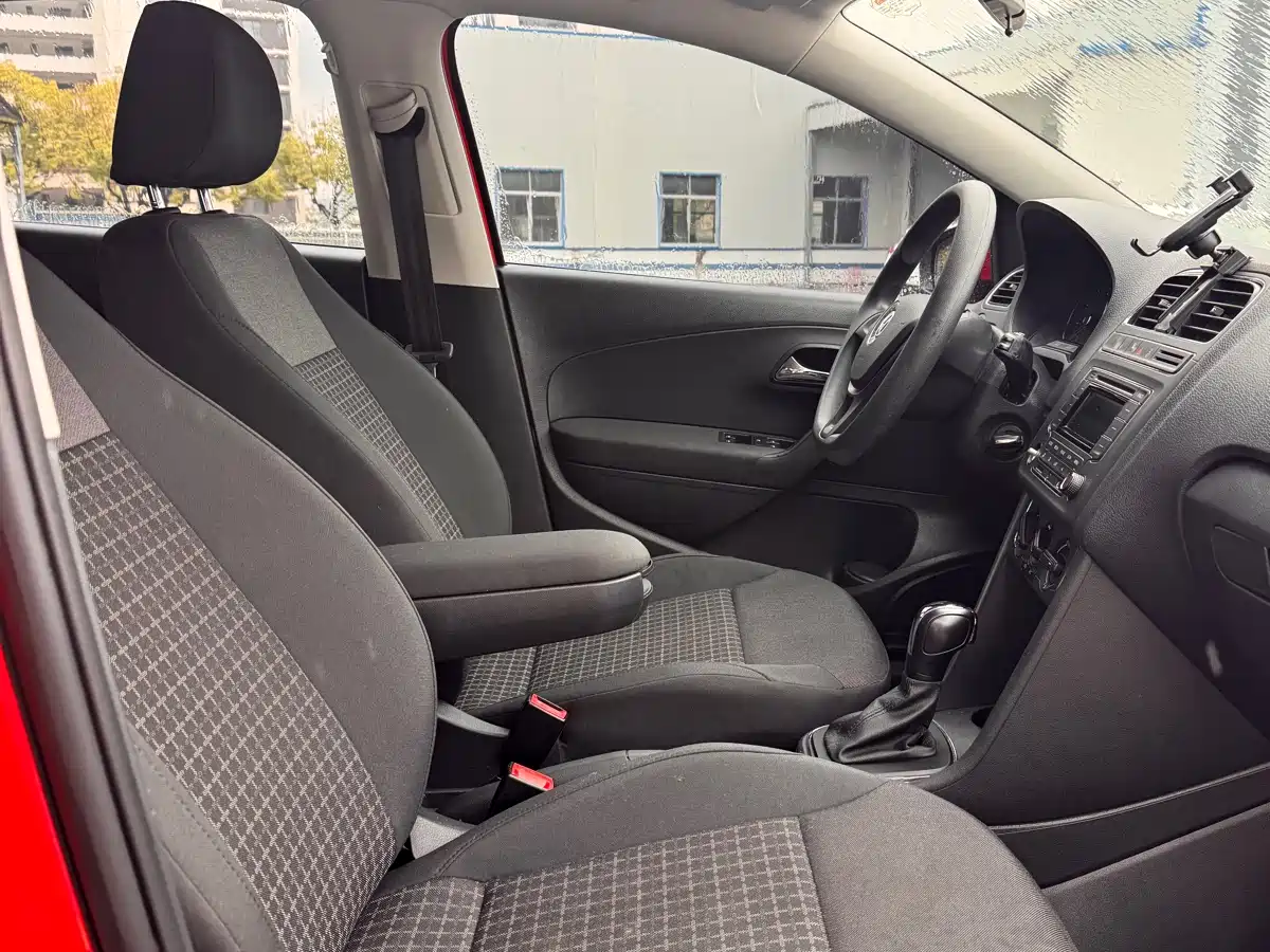 Volkswagen Polo 2014 1.4L Automatic Comfort Edition фото 11