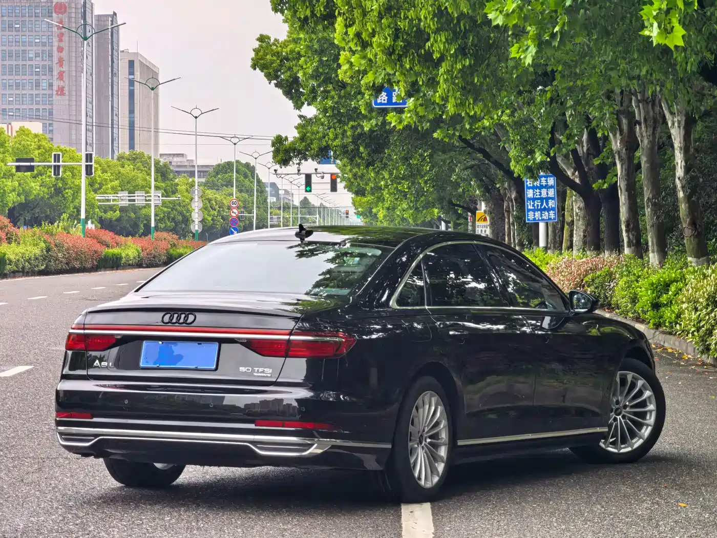 Audi A8 2021 A8L 50 TFSI quattro Comfort фото 3