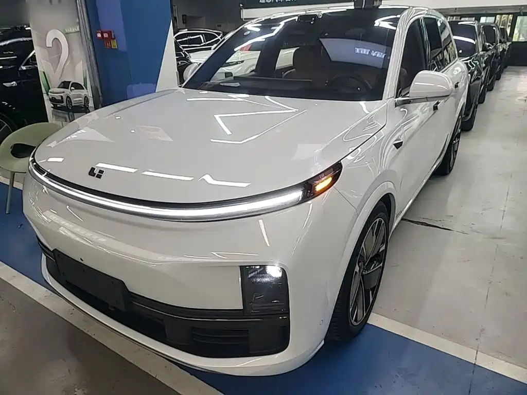 Li Auto L8 2025