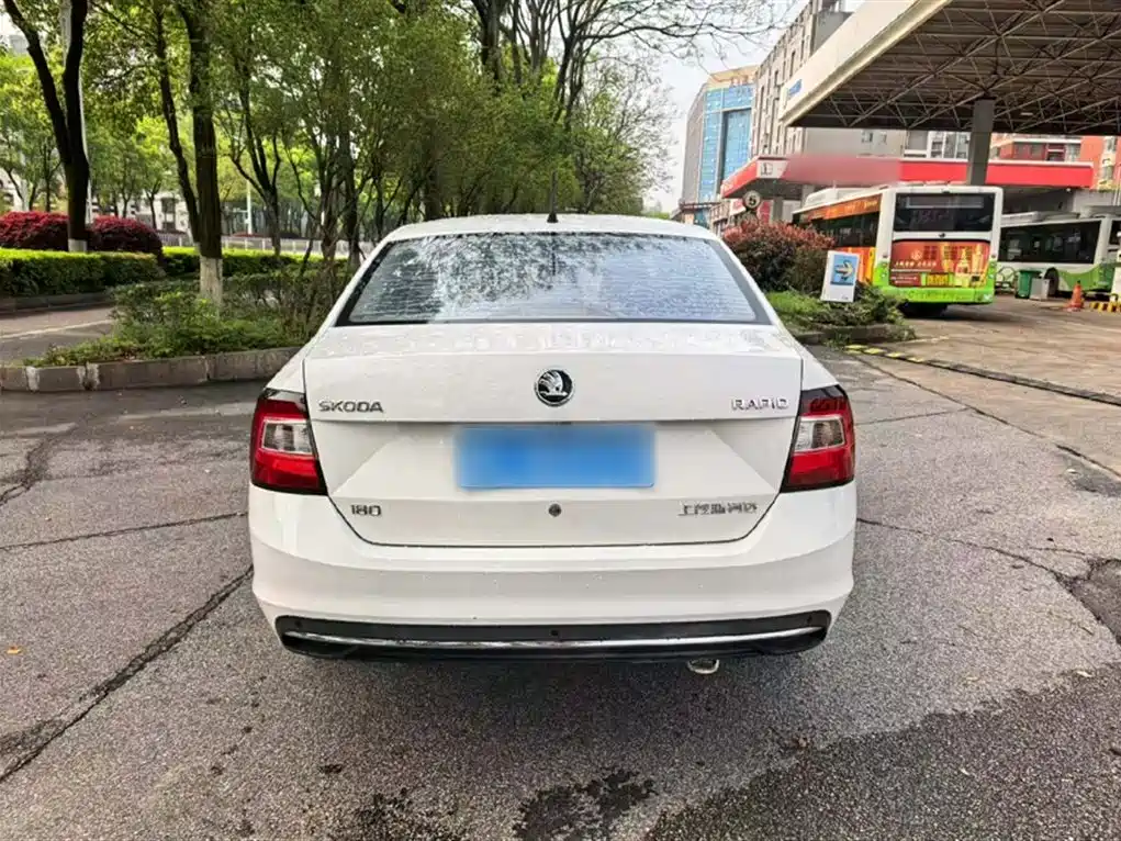 Škoda Rapid 2018 1.6L Manual Comfort Edition фото 6