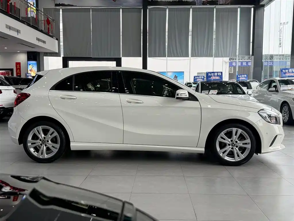 Mercedes-Benz A-Class (Import) 2017 Facelift A 200 Dynamic фото 14