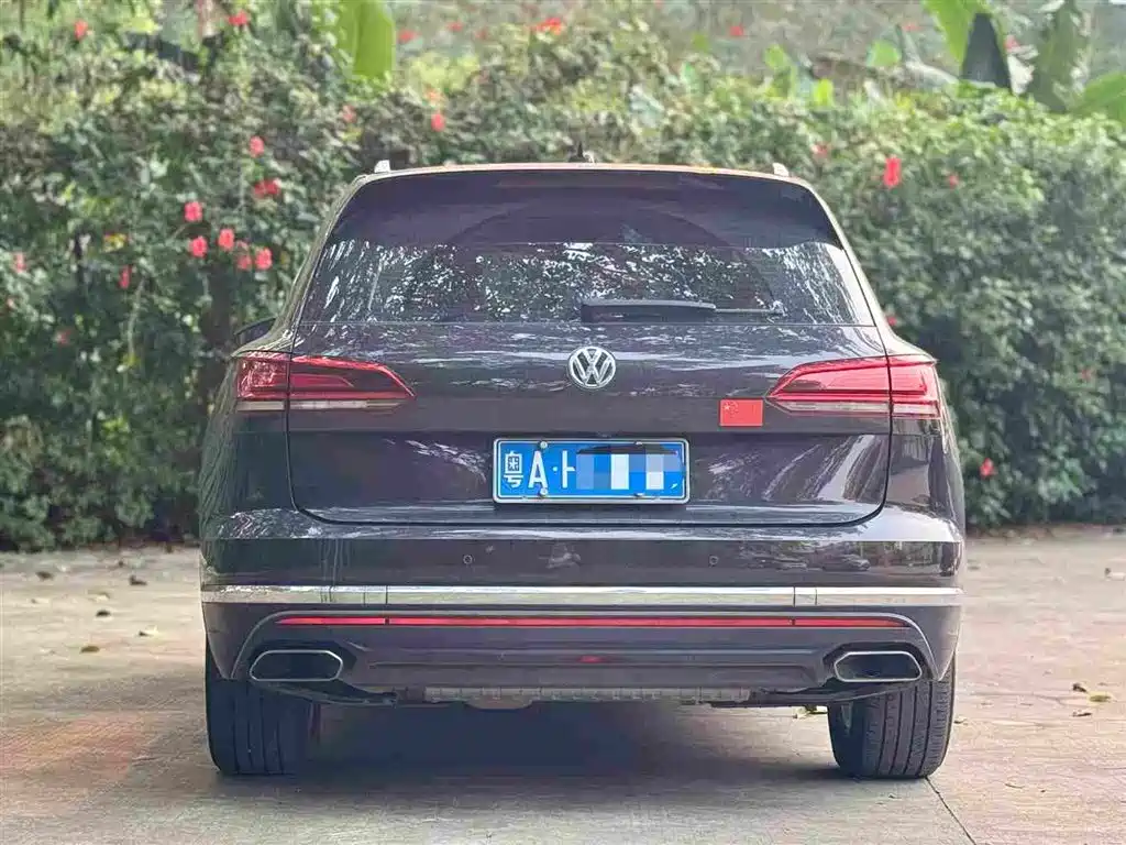 VOLKSWAGEN TOUAREG