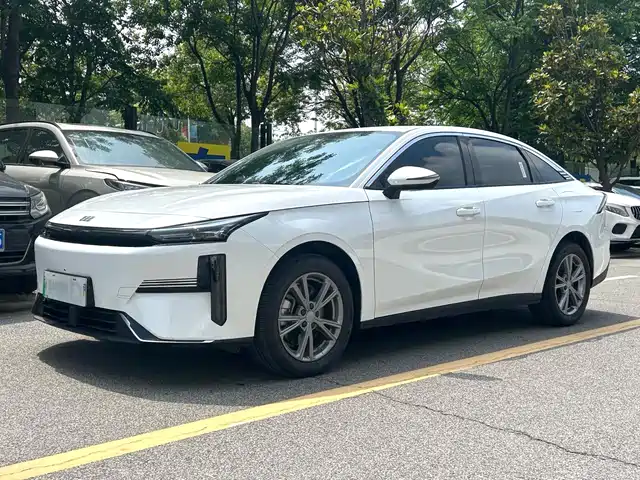 Geely Galaxy Galaxy L6 2025 EM-i 140km Voyage Edition