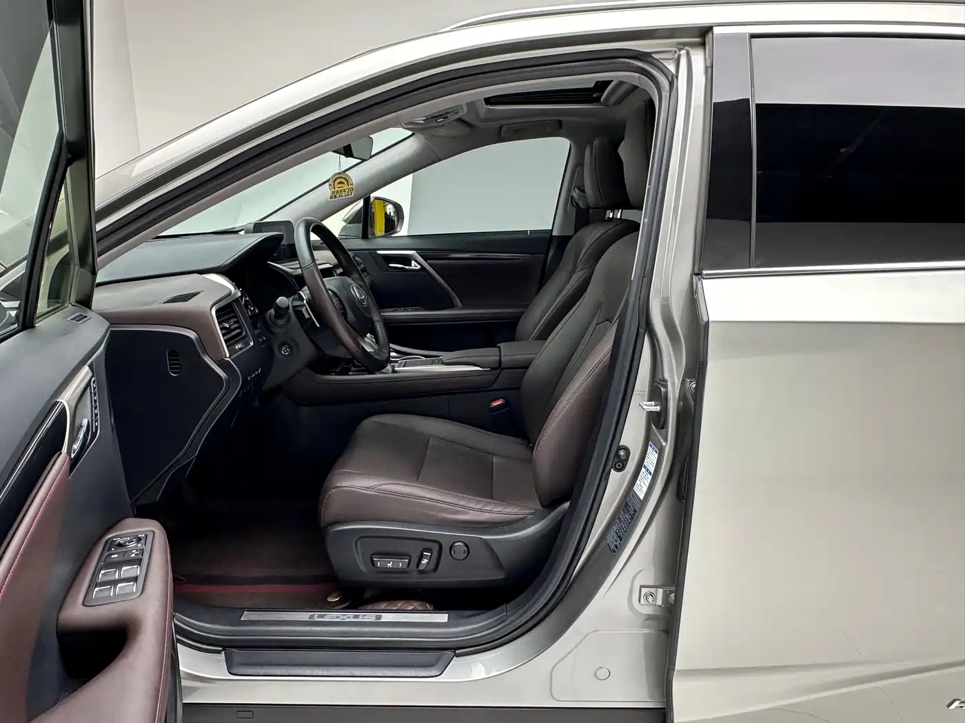Photo 7 - Lexus RX