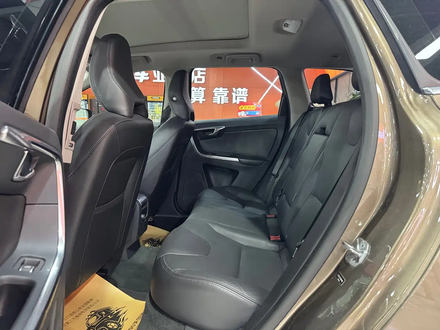 Фото 8 - Volvo XC60