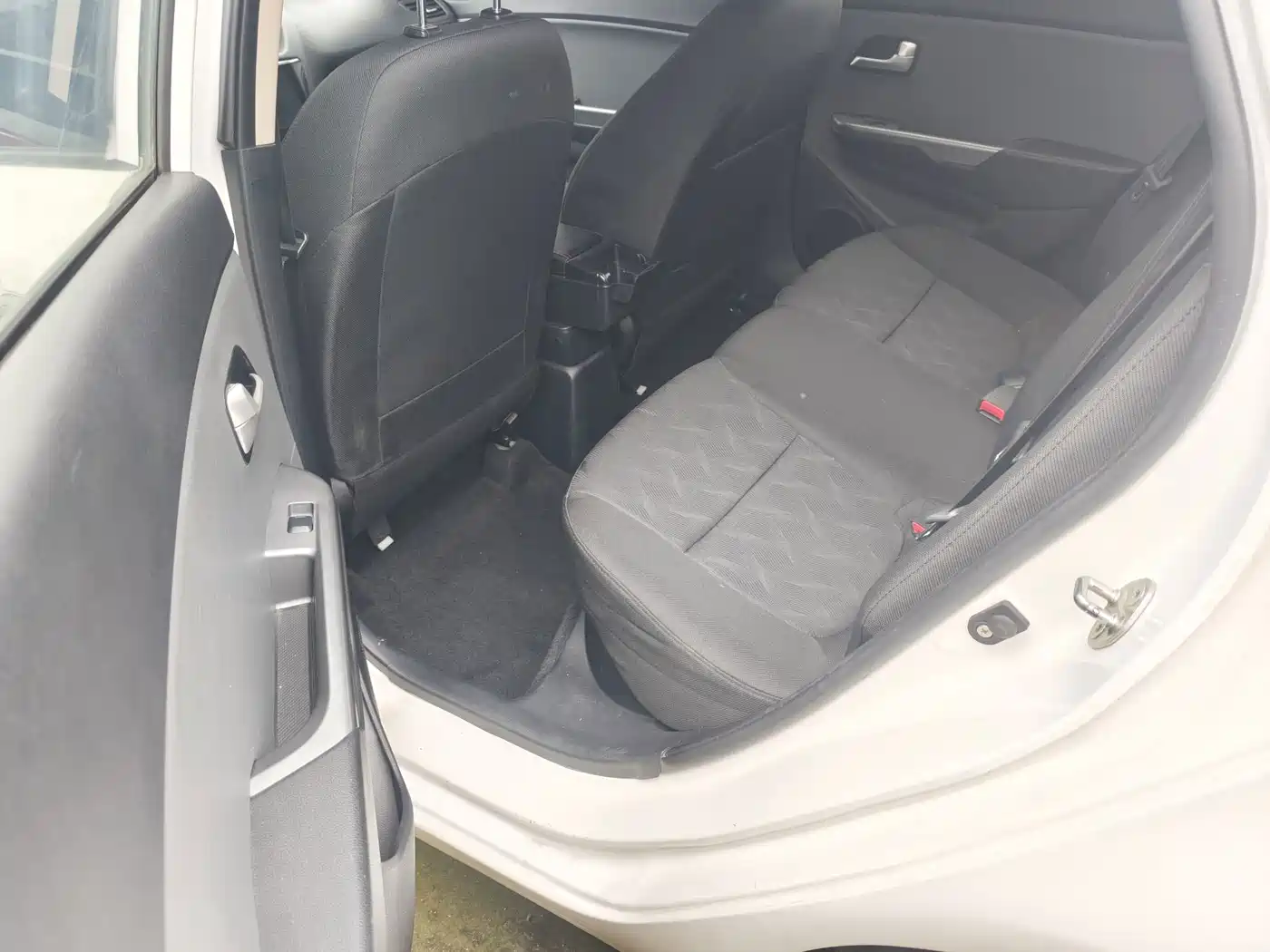 Kia K2 2017 2015 Sedan 1.4L AT GLS